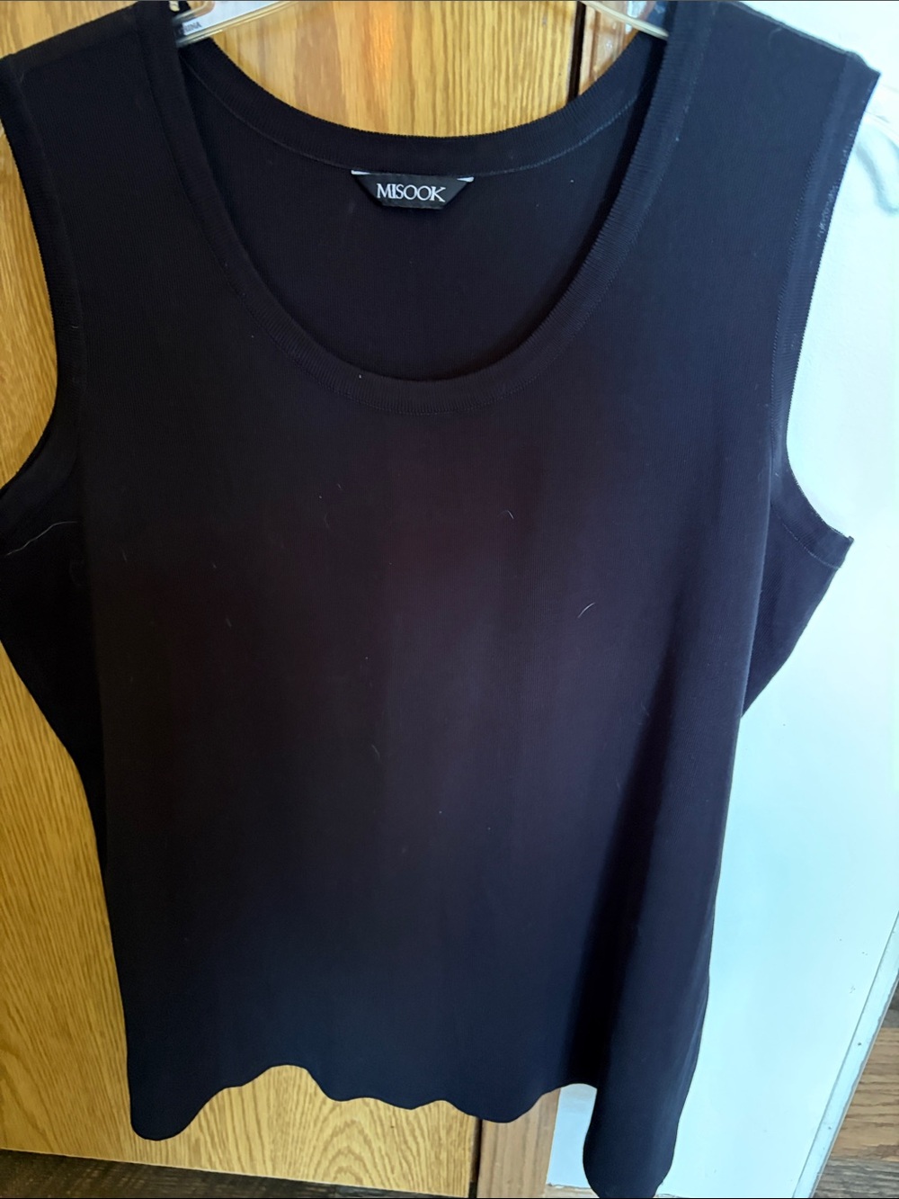 Misook Black Sleeveless Scoop Neck Tank